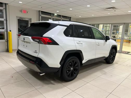 2022 Toyota RAV4 Hybrid SE