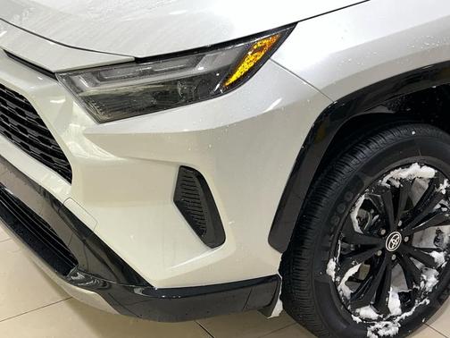 2022 Toyota RAV4 Hybrid SE