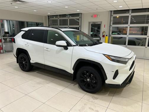 2022 Toyota RAV4 Hybrid SE