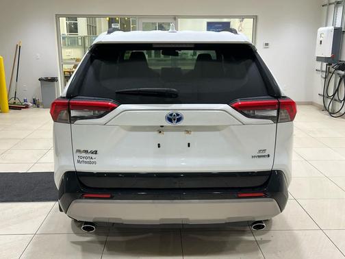2022 Toyota RAV4 Hybrid SE