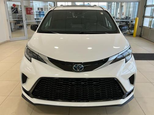 White 2022 Toyota Sienna XSE 7 Passenger