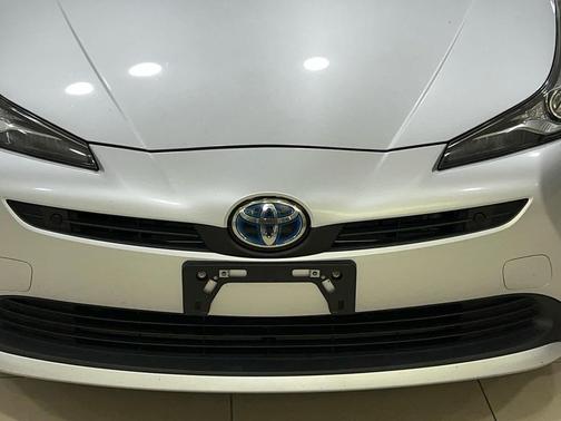 2020 Toyota Prius LE