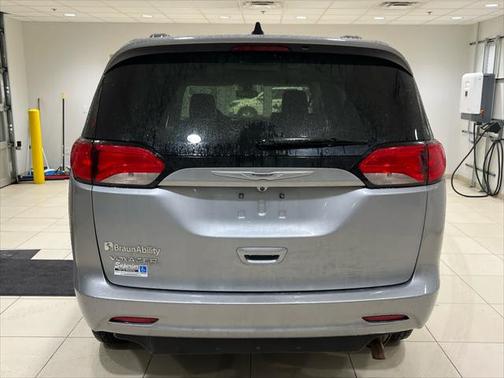 2021 Chrysler Voyager LXI