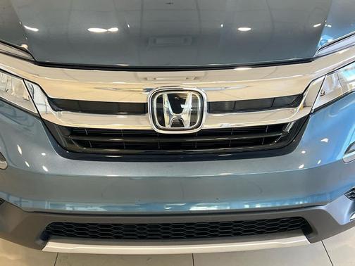 2022 Honda Pilot Touring 8-Passenger