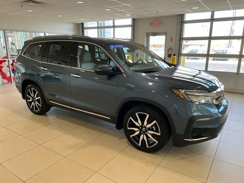 2022 Honda Pilot Touring 8-Passenger