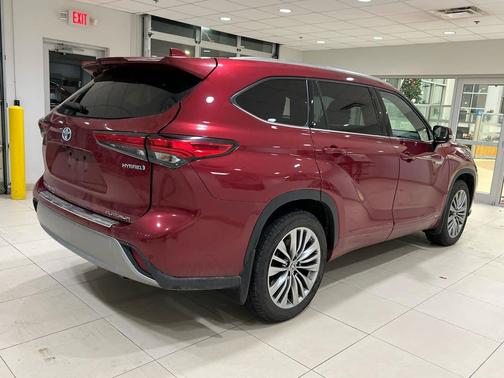 2021 Toyota Highlander Hybrid Platinum