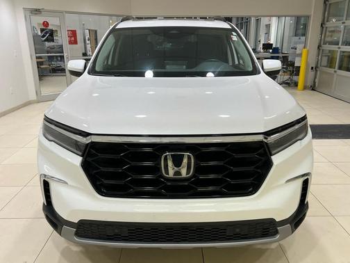 2024 Honda Pilot Touring 8-Passenger