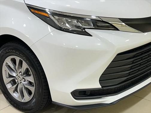 2022 Toyota Sienna LE