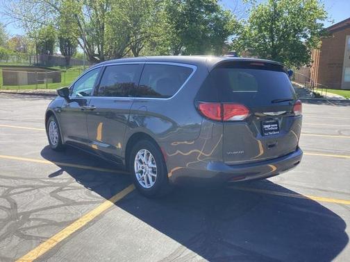 2023 Chrysler Voyager LX