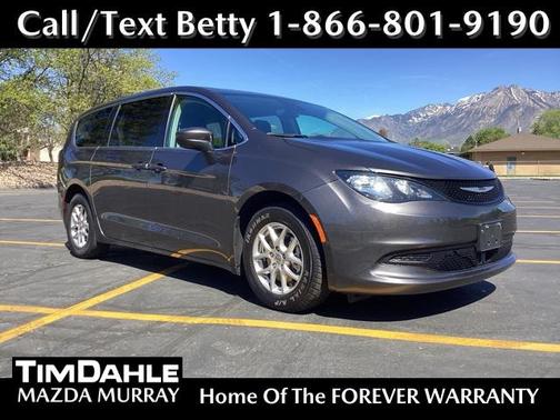 2023 Chrysler Voyager LX