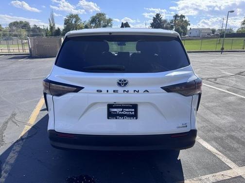 2023 Toyota Sienna LE