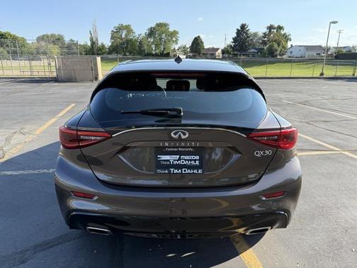 2017 INFINITI QX30 Base