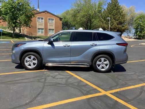 2022 Toyota Highlander LE