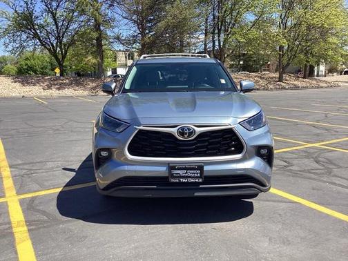 2022 Toyota Highlander LE