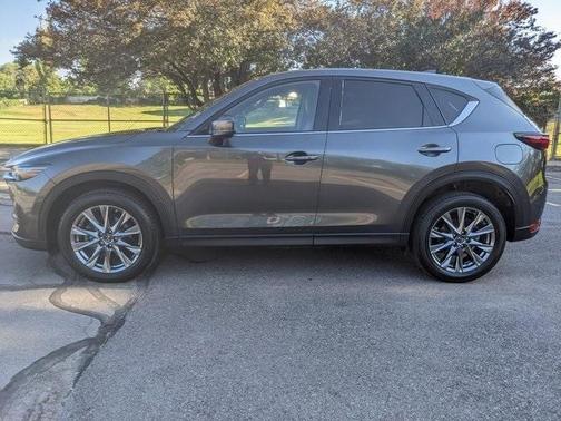 Photo 2 of 17 of 2019 Mazda CX-5 Signature