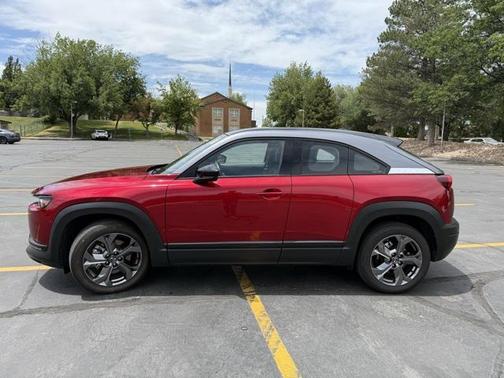 2022 Mazda MX-30 Premium Plus