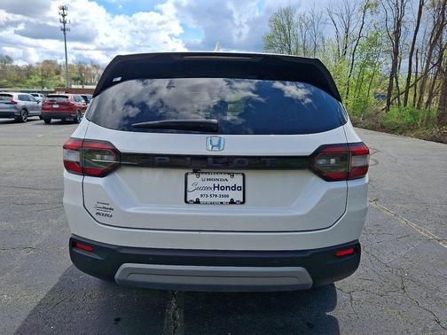 Platinum White Pearl 2023 Honda Pilot EX-L 7-Passenger