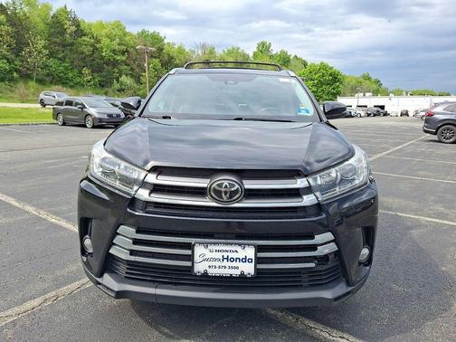 Midnight Black Metallic 2017 Toyota Highlander Limited