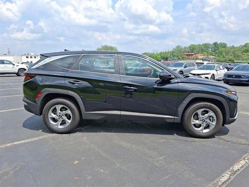 2022 Hyundai TUCSON SE