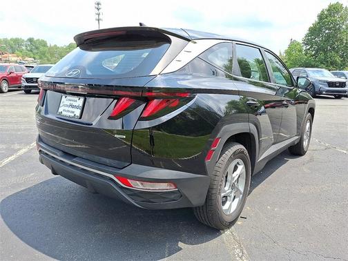 2022 Hyundai TUCSON SE