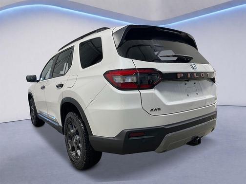 Platinum White Pearl 2026 Honda Pilot TrailSport