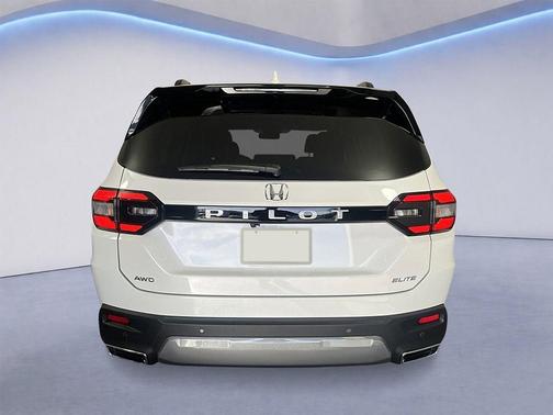 Platinum White Pearl 2026 Honda Pilot Elite