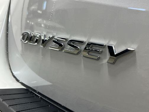 White 2026 Honda Odyssey EX-L