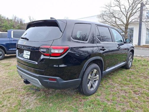 Crystal Black Pearl 2023 Honda Pilot EX-L 7-Passenger