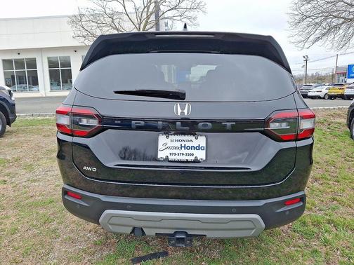 Crystal Black Pearl 2023 Honda Pilot EX-L 7-Passenger
