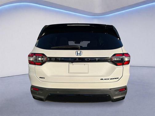 Platinum White Pearl 2026 Honda Pilot Black Edition