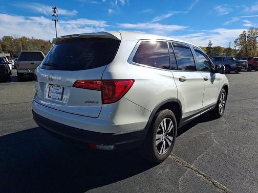 White 2017 Honda Pilot EX-L w/ Navigation
