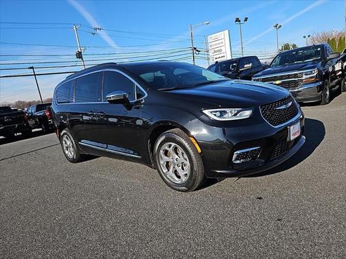 2023 Chrysler Pacifica Limited AWD