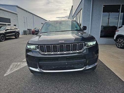 2023 Jeep Grand Cherokee L Laredo 4x4