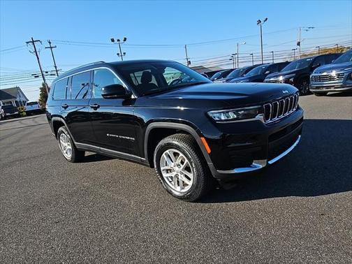 2023 Jeep Grand Cherokee L Laredo 4x4