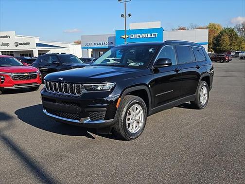 2023 Jeep Grand Cherokee L Laredo 4x4