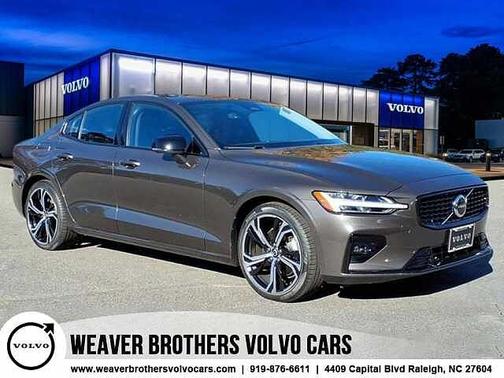 Platinum Grey 2025 Volvo S60 Core