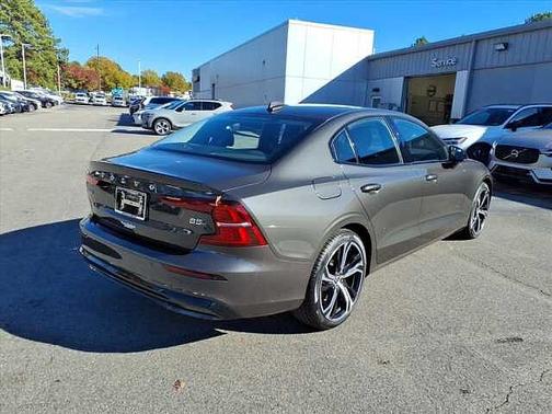 Platinum Grey 2025 Volvo S60 Core