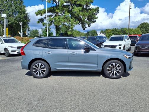 2023 Volvo XC60 B5 AWD Plus Dark