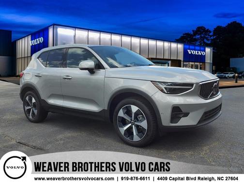 2025 Volvo XC40 B5 Plus Bright Theme