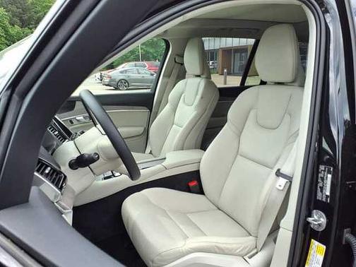 2023 Volvo XC90 Plus