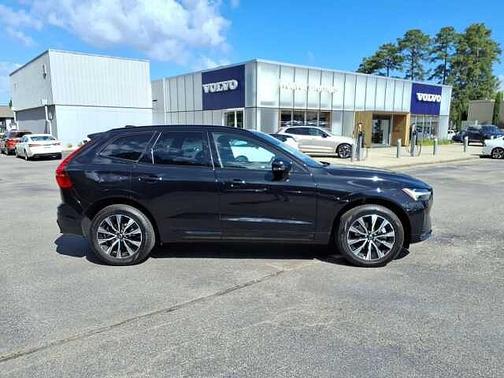 Onyx Black 2025 Volvo XC60 Core
