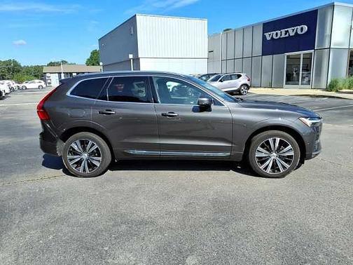 Platinum Grey 2023 Volvo XC60 Plus