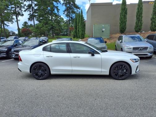 2024 Volvo S60 B5 Plus Black Edition