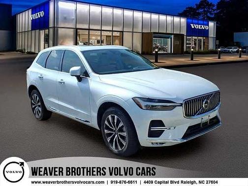 Crystal White 2023 Volvo XC60 Plus