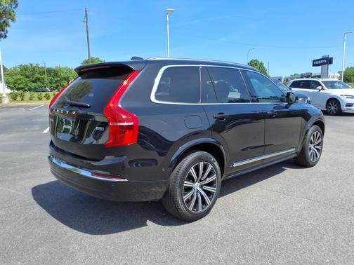 2025 Volvo XC90 B5 Plus