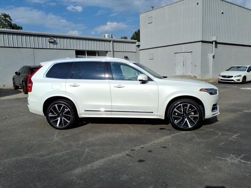 2024 Volvo XC90 B5 Plus Bright