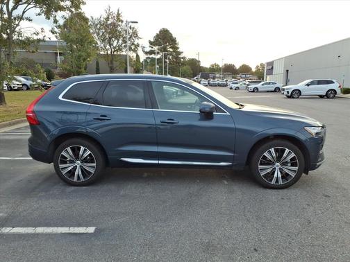 2023 Volvo XC60 B5 FWD Plus Bright