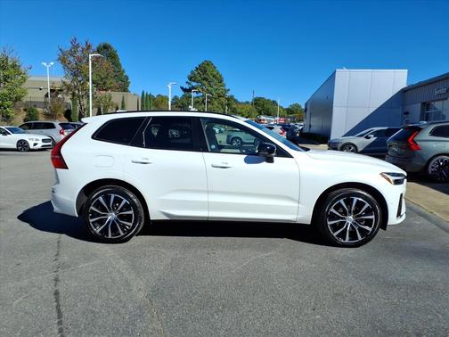 2023 Volvo XC60 B5 AWD Plus Dark