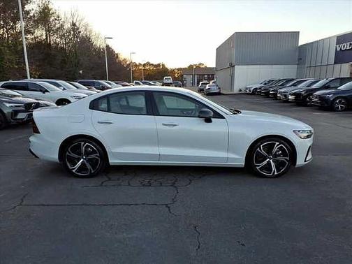 2024 Volvo S60 B5 Ultimate Dark