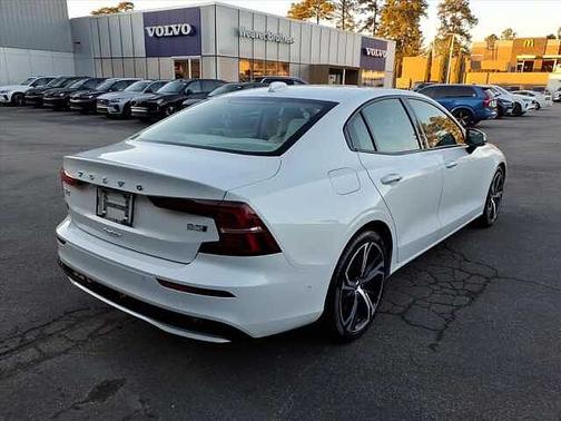 2024 Volvo S60 B5 Ultimate Dark